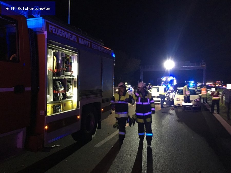 Unfall mit Straßenfahrzeugen, Verkehrshindernis Unfall mit Straßenfahrzeugen, Verkehrshindernis